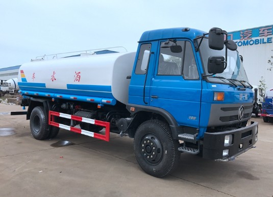 東風(fēng)153 15噸灑水車(chē)圖片 東風(fēng)153 15噸灑水車(chē)圖片