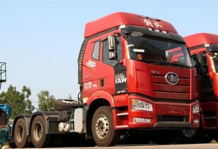 庫(kù)存解放J6P雙驅(qū)牽引車 庫(kù)存解放J6P雙驅(qū)牽引車